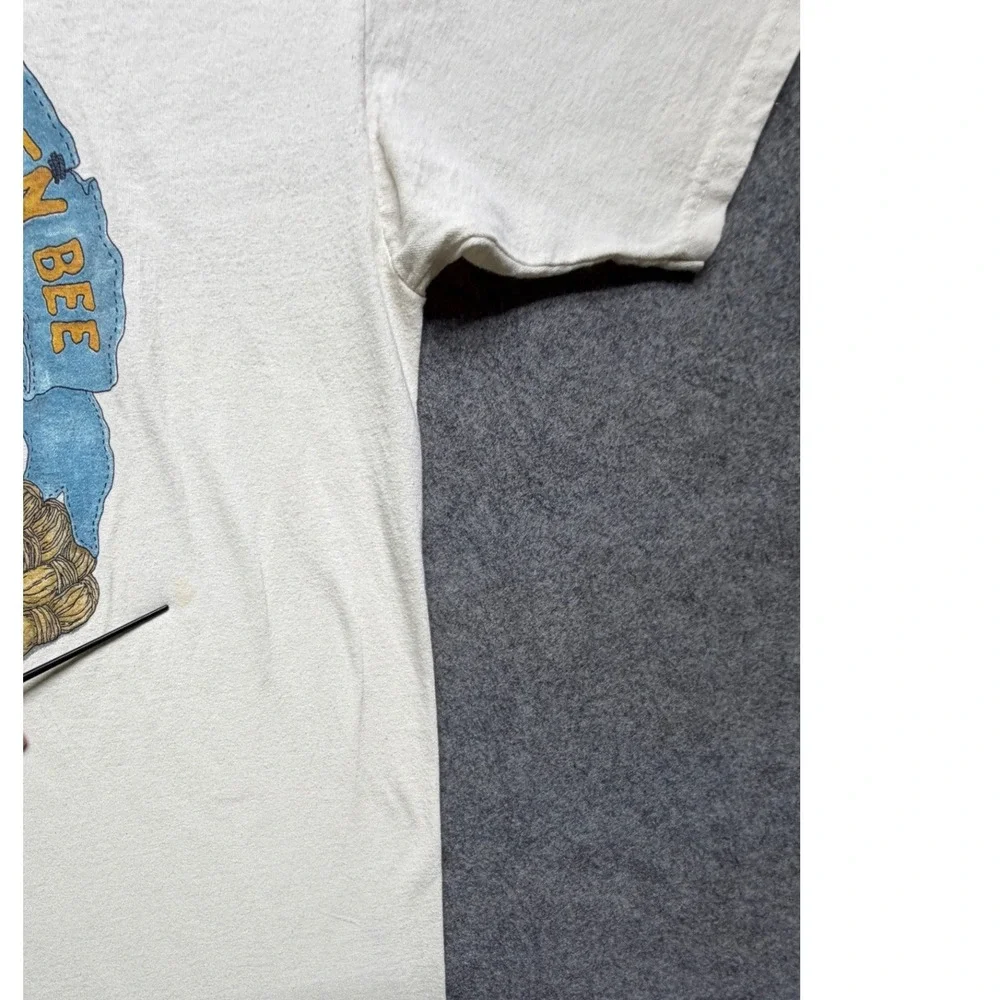 Vintage Anvil Queen Bee Teddy Bear Graphic T-Shirt Cream 2XL Cotton Short Sleeve